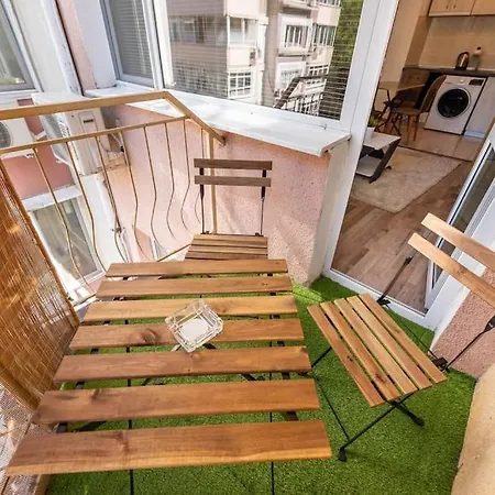 Cozy Near Grand Mall * Varna