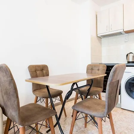 Cozy Near Grand Mall Varna